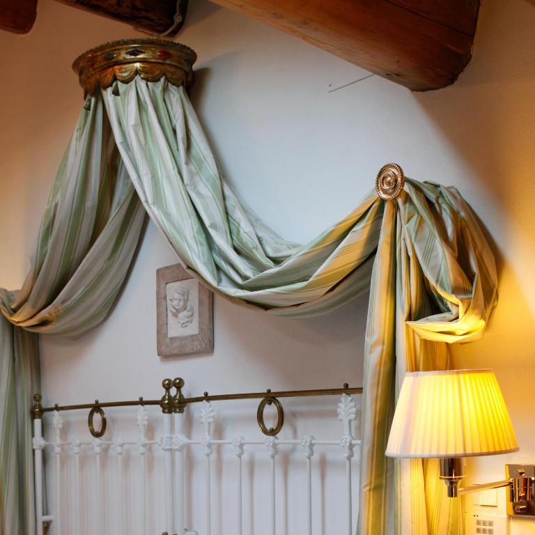 رافيننا M Club De Luxe B&B الغرفة الصورة
