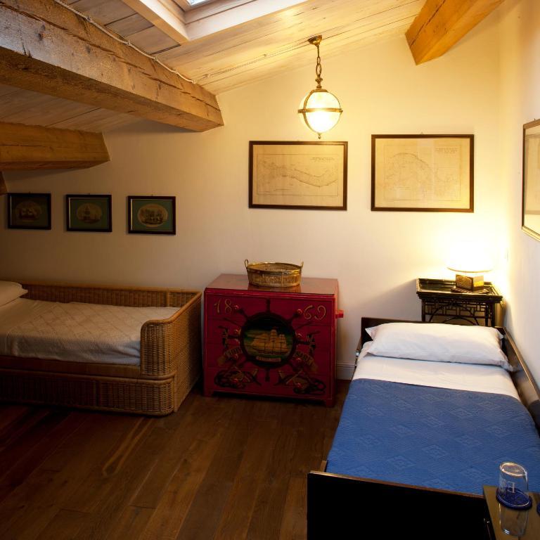 رافيننا M Club De Luxe B&B الغرفة الصورة